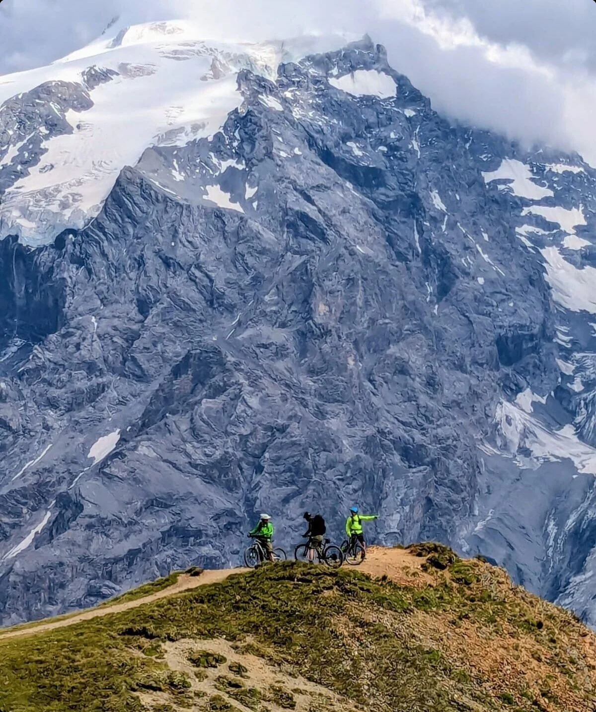 Bergsteiger erzählen - MTB | © DAV Pfronten Mountainbiker auf einem Grad.  | © DAV Pfronten