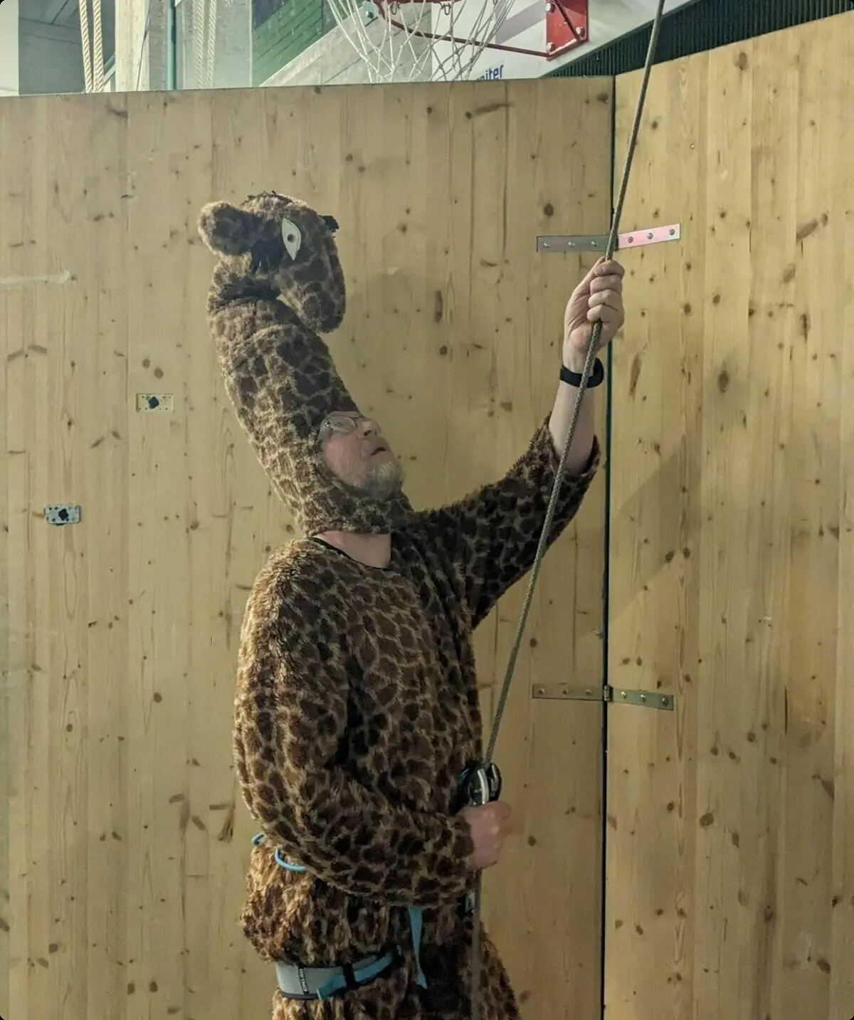 Die Familiengruppe verkleidet beim Kinderfasching in der Kletterhalle | © DAV Pfronten