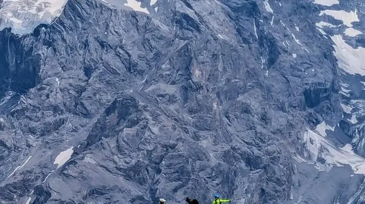 Mountainbiker auf einem Grad.  | © DAV Pfronten